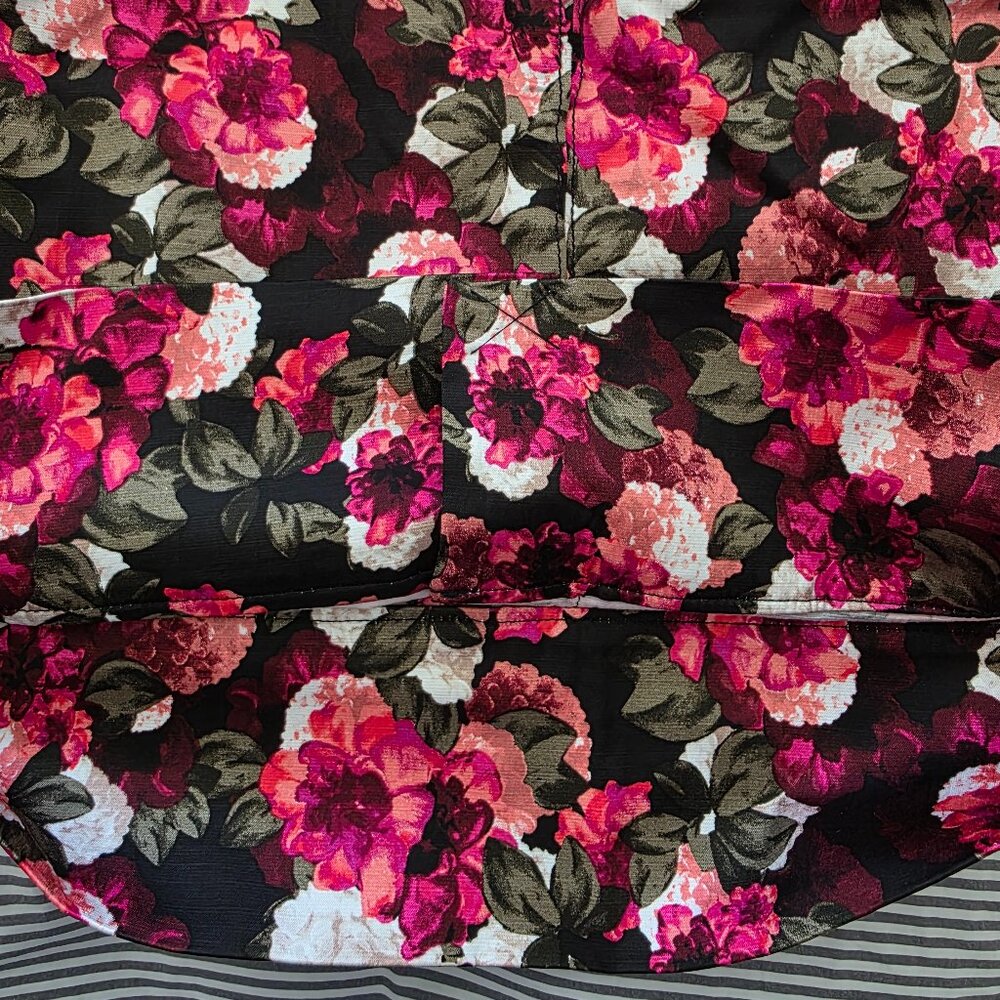 Brand New Banana Republic Women's Pencil Skirt, Floral, Size 4 - Picture 5 of 7